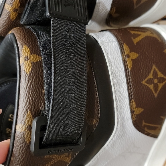 Louis Vuitton Rivoli sneakers - Picture 7 of 11